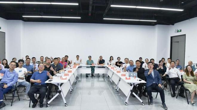搭载北斗导航设备卖出15000部遨游通讯携手武大抢占北斗智高点(图4)