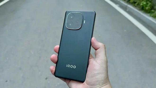 12GB+256GB+6400mAh现已跌至1499元已成千元机“搅局者”(图3)
