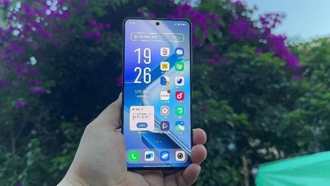 12GB+256GB+6400mAh现已跌至1499元已成千元机“搅局者”(图1)