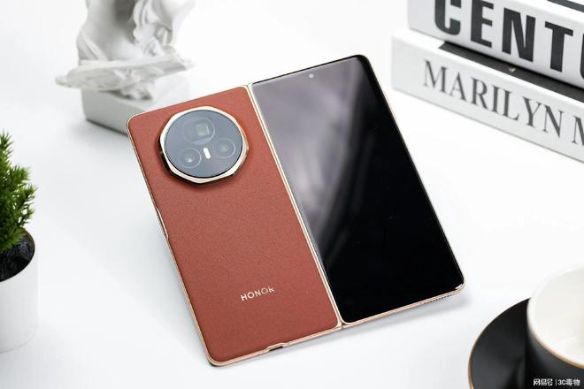荣耀MagicV5王炸登场：6100mAh+北斗豪横指数爆表！(图4)
