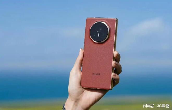 荣耀MagicV5王炸登场：6100mAh+北斗豪横指数爆表！(图3)