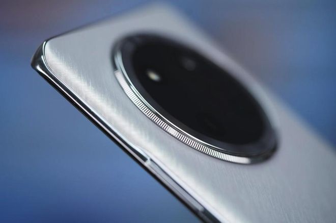 北斗卫星手机降到1345元6600mAh+1亿像素轻松实现三天一充电(图5)