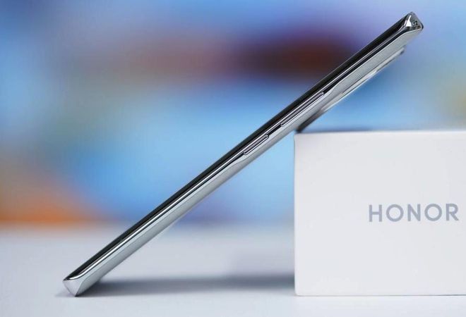 北斗卫星手机降到1345元6600mAh+1亿像素轻松实现三天一充电(图6)