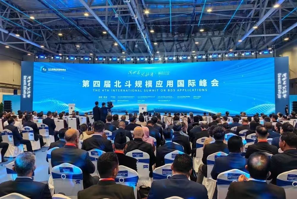 云天智能携国产融合终端 YT9100 首发亮相第四届北斗规模应用国际峰会