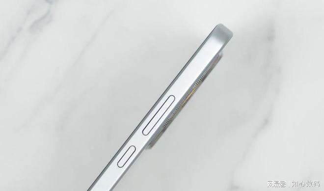 荣耀豁出去了8300mAh+80W快充+IP69防水千元机售价创新低(图3)