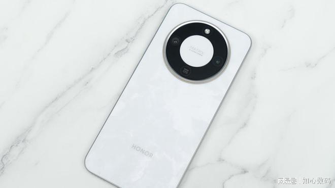荣耀豁出去了8300mAh+80W快充+IP69防水千元机售价创新低