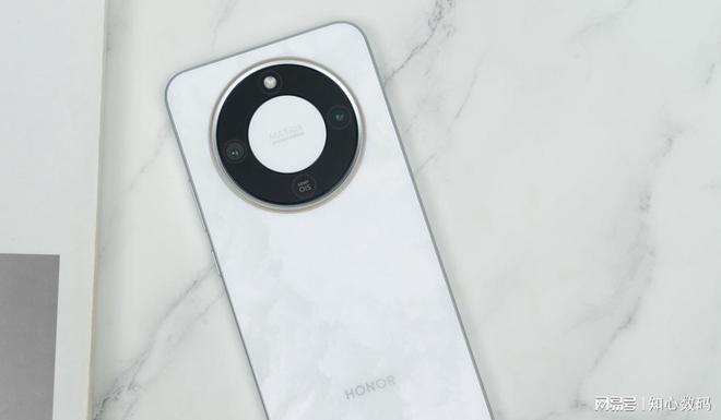 荣耀豁出去了8300mAh+80W快充+IP69防水千元机售价创新低(图5)