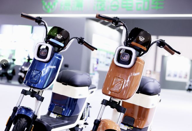 雅迪、绿源、台铃新标车都长啥样？没脚踏用铅酸能定位涨了多少钱？(图2)