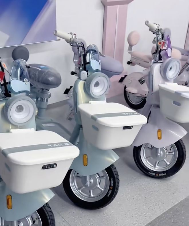 雅迪、绿源、台铃新标车都长啥样？没脚踏用铅酸能定位涨了多少钱？(图5)