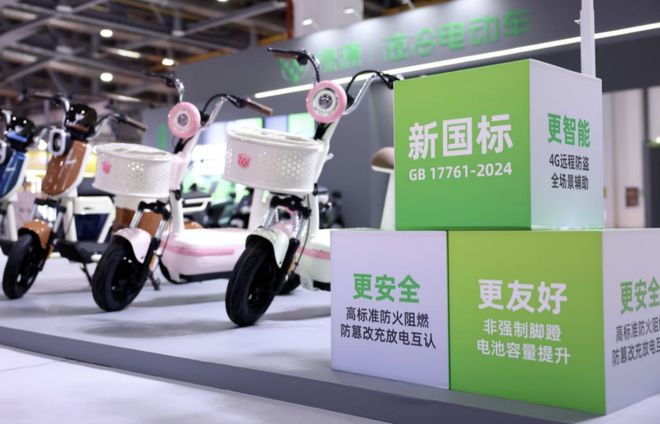 雅迪、绿源、台铃新标车都长啥样？没脚踏用铅酸能定位涨了多少钱？(图6)