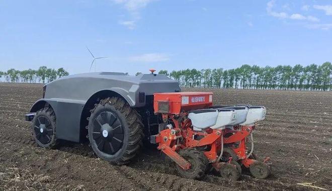 从“制造”到“智造”！冰城低碳农机基地崛起丨北斗导航“新铁牛”赋能黑土智慧农业装备制造(图4)