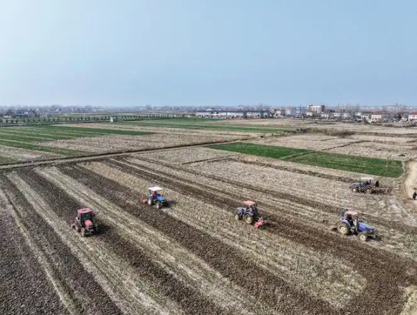 农机导航市场竞争激烈 以农业视角解析知名农机导航品牌定价逻辑(图2)