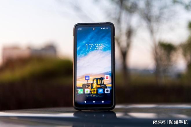 2025值得入手的专业三防手机推荐：国产芯片+单北斗+IP68(图3)