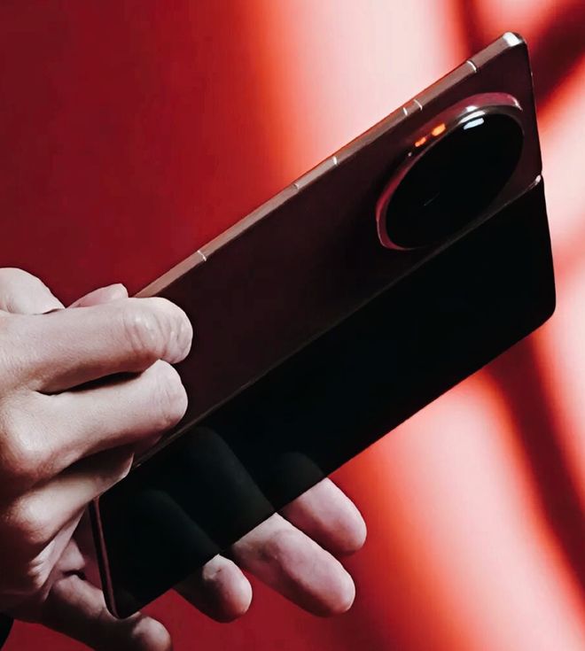 OPPO Find N6国际版曝光：钛合金铰链+卫星通信起售价9999元？(图2)