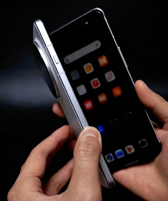 OPPO Find N6国际版曝光：钛合金铰链+卫星通信起售价9999元？(图4)