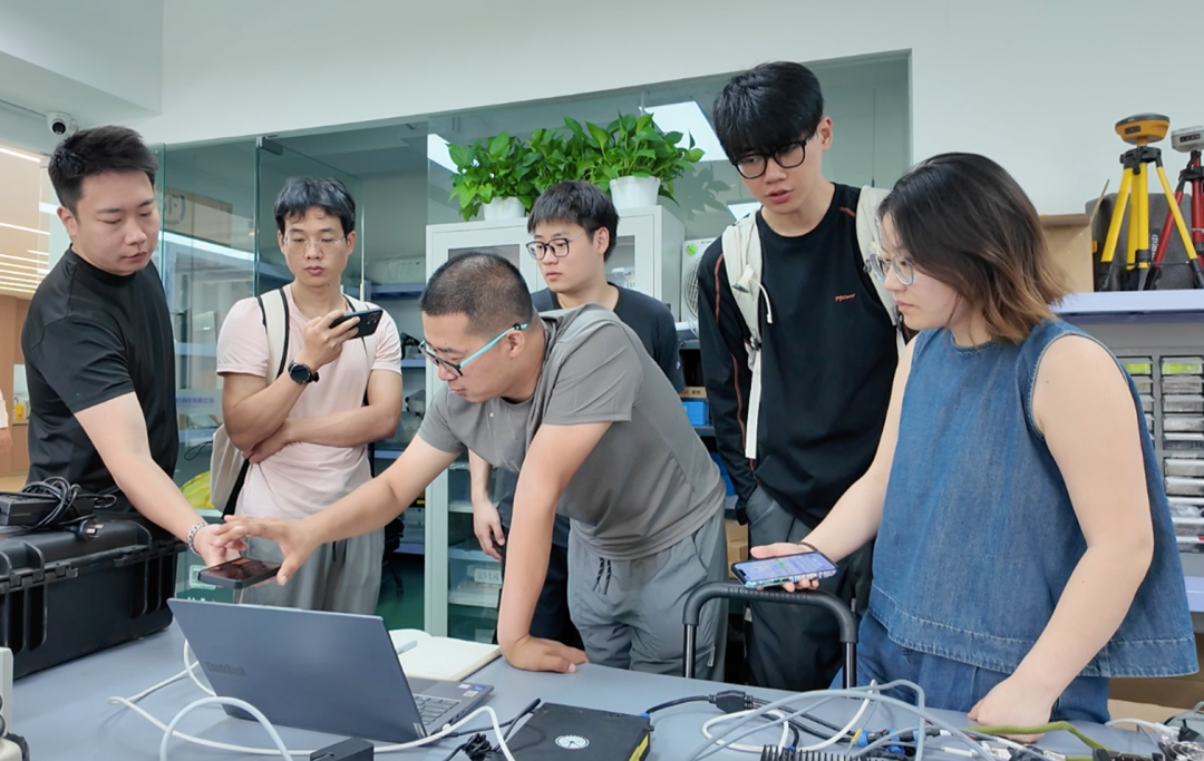 这台雷达比成人手掌还小！怀柔科学城企业创新北斗应用(图2)