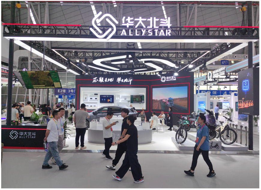 华大北斗芯片级解决方案组团亮相第五届北斗规模应用国际峰会(图2)